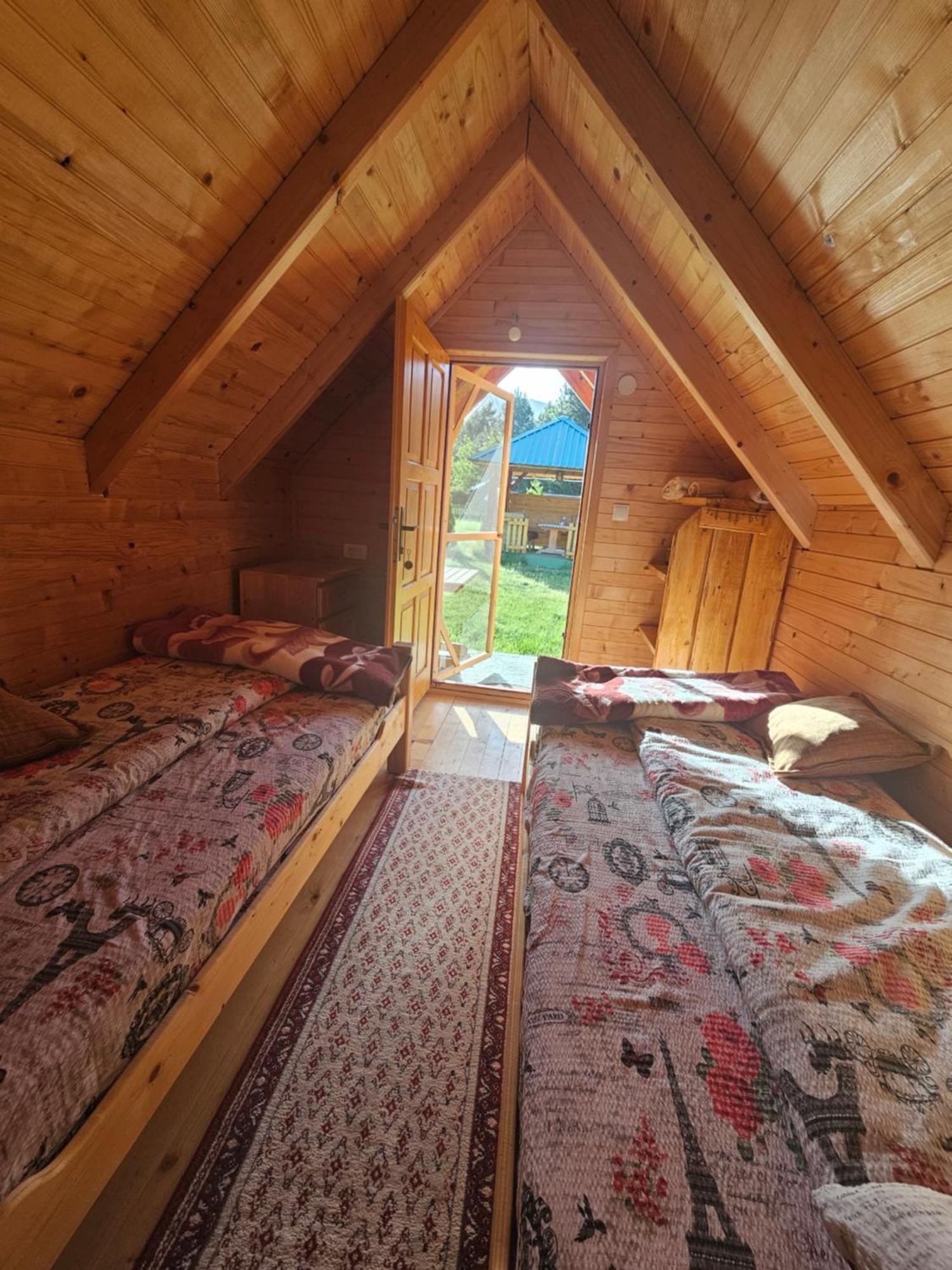 Konaci Oceva Zemlja Bungalovi Konaci Oceva Zemlja Vikendica โมจโคแวก ภายนอก รูปภาพ