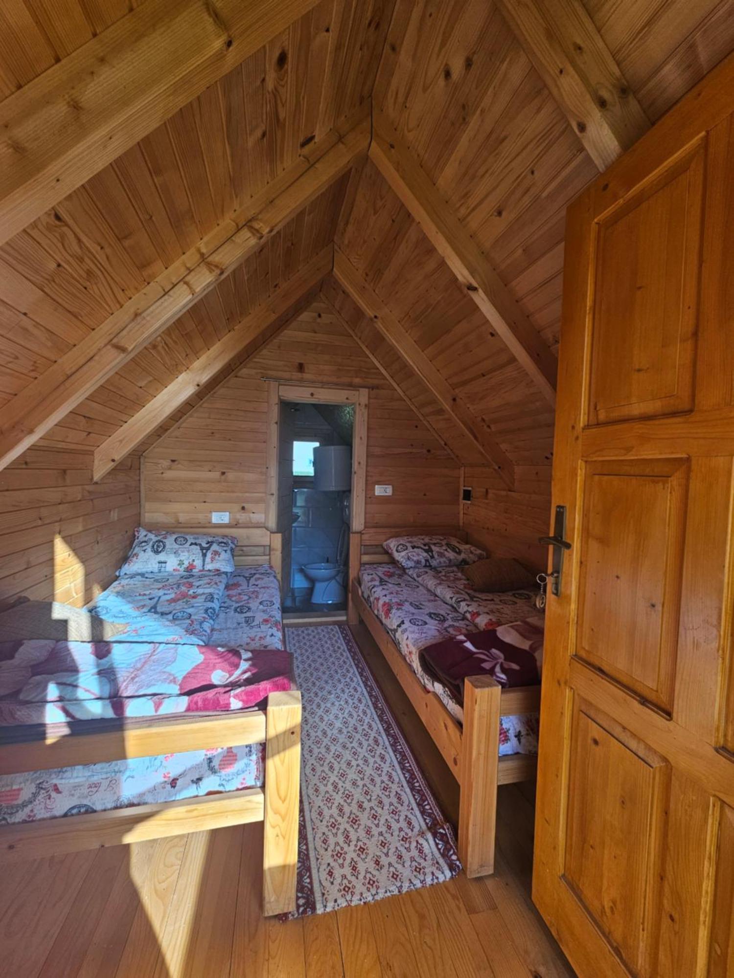 Konaci Oceva Zemlja Bungalovi Konaci Oceva Zemlja Vikendica โมจโคแวก ภายนอก รูปภาพ