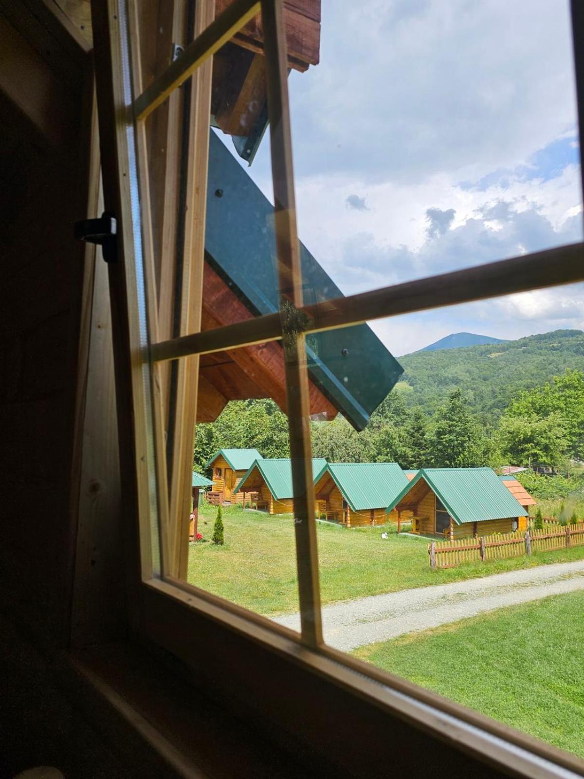 Konaci Oceva Zemlja Bungalovi Konaci Oceva Zemlja Vikendica โมจโคแวก ภายนอก รูปภาพ