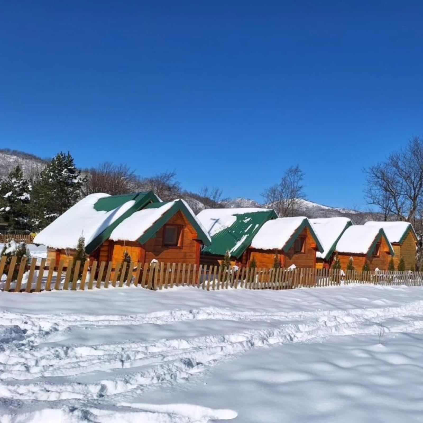 Konaci Oceva Zemlja Bungalovi Konaci Oceva Zemlja Vikendica โมจโคแวก ภายนอก รูปภาพ