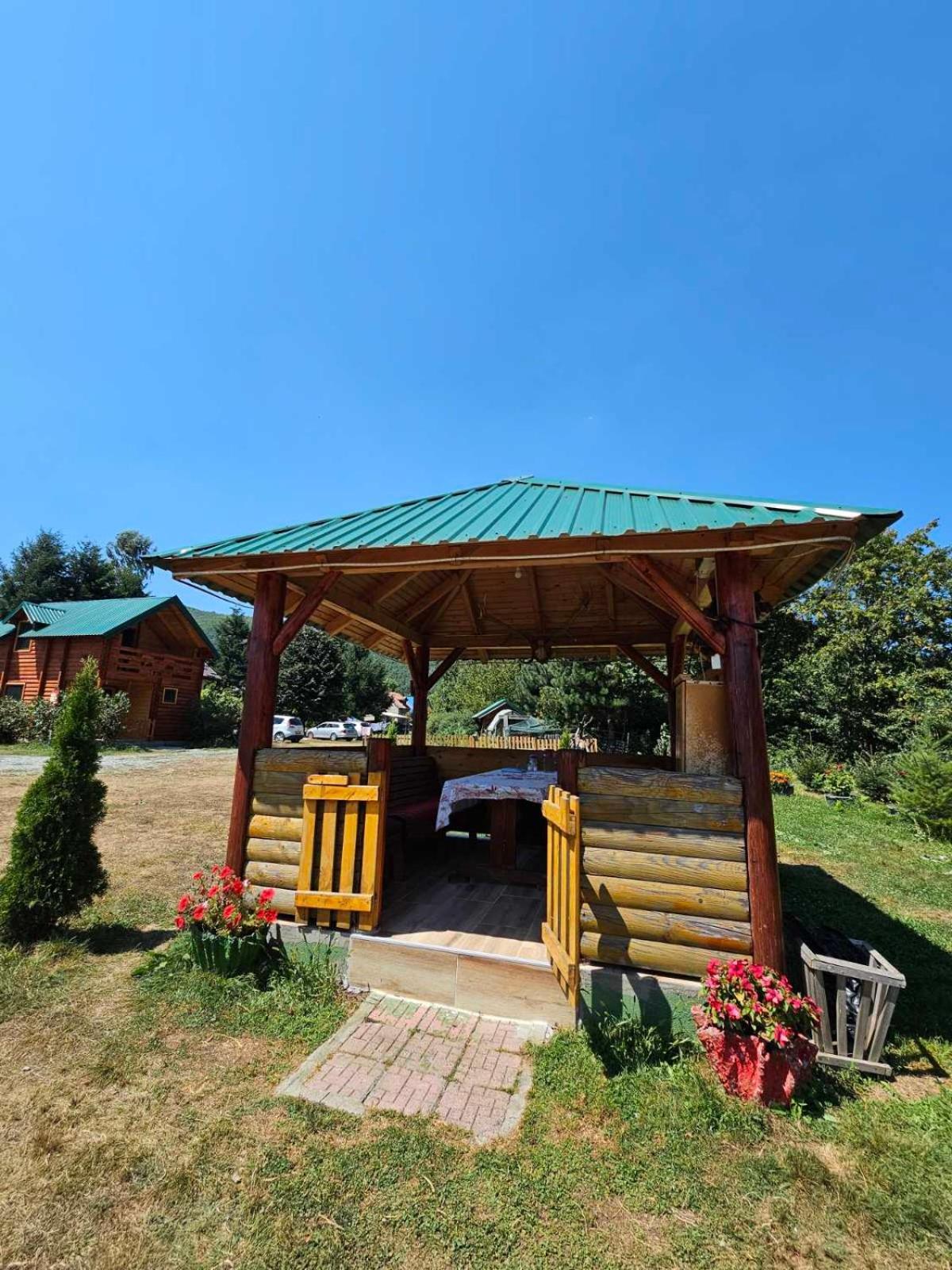 Konaci Oceva Zemlja Bungalovi Konaci Oceva Zemlja Vikendica โมจโคแวก ภายนอก รูปภาพ