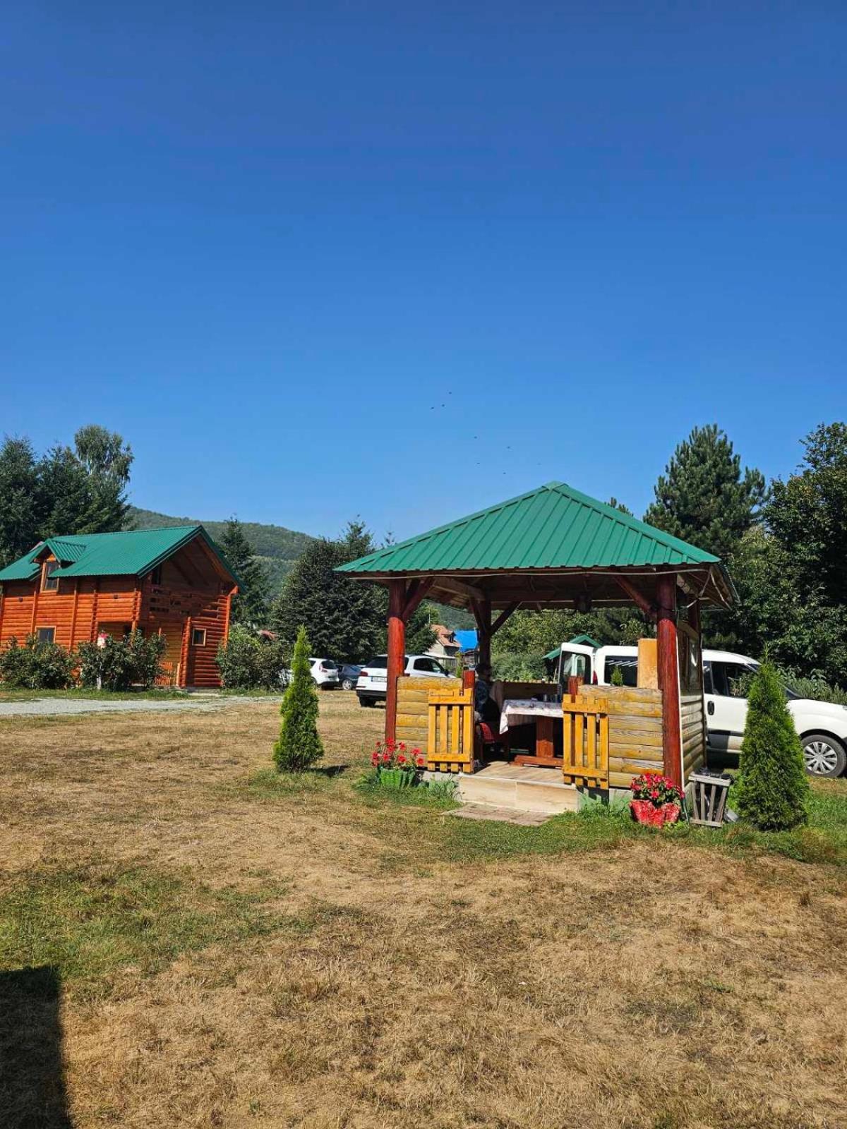 Konaci Oceva Zemlja Bungalovi Konaci Oceva Zemlja Vikendica โมจโคแวก ภายนอก รูปภาพ