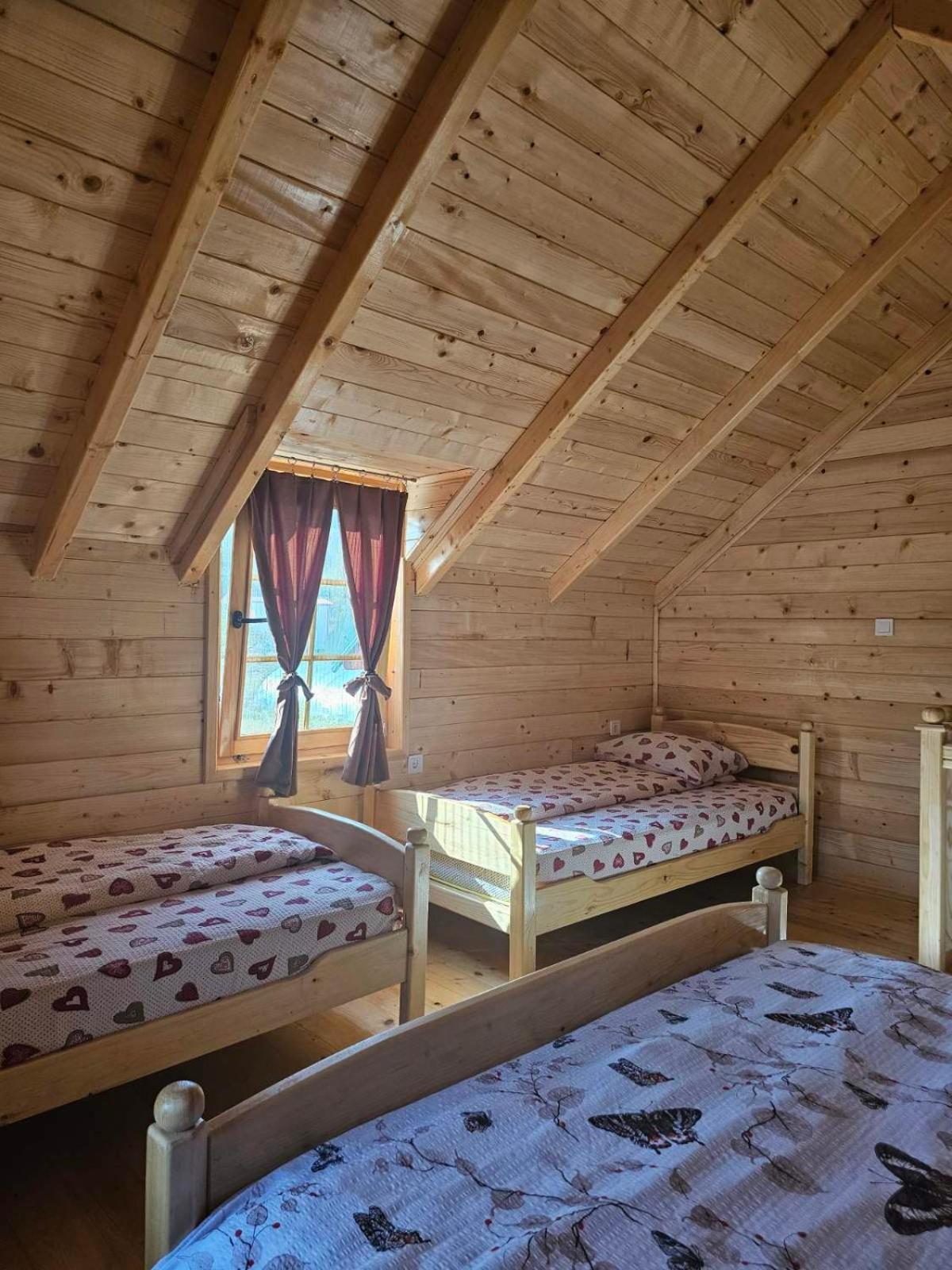 Konaci Oceva Zemlja Bungalovi Konaci Oceva Zemlja Vikendica โมจโคแวก ภายนอก รูปภาพ