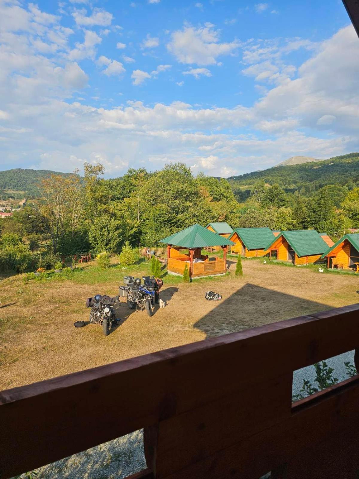 Konaci Oceva Zemlja Bungalovi Konaci Oceva Zemlja Vikendica โมจโคแวก ภายนอก รูปภาพ