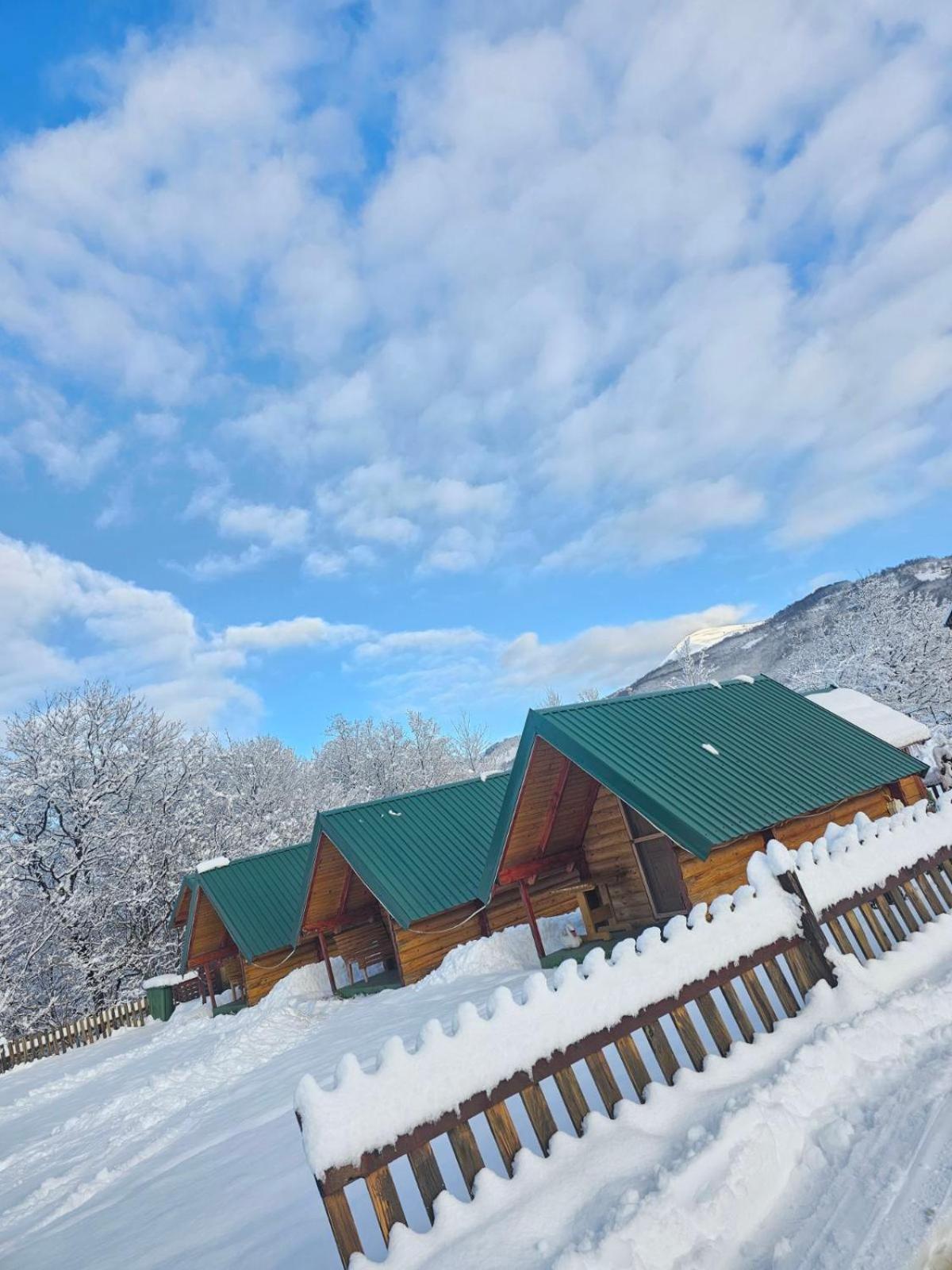 Konaci Oceva Zemlja Bungalovi Konaci Oceva Zemlja Vikendica โมจโคแวก ภายนอก รูปภาพ