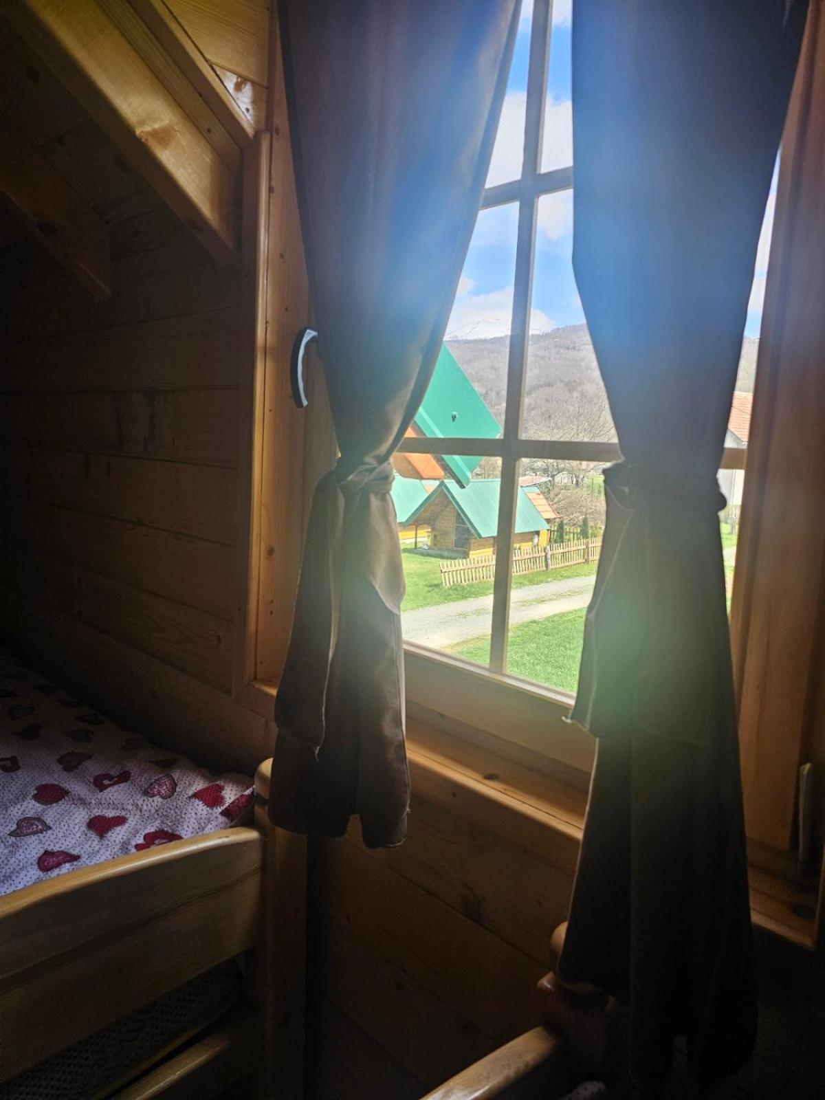 Konaci Oceva Zemlja Bungalovi Konaci Oceva Zemlja Vikendica โมจโคแวก ภายนอก รูปภาพ